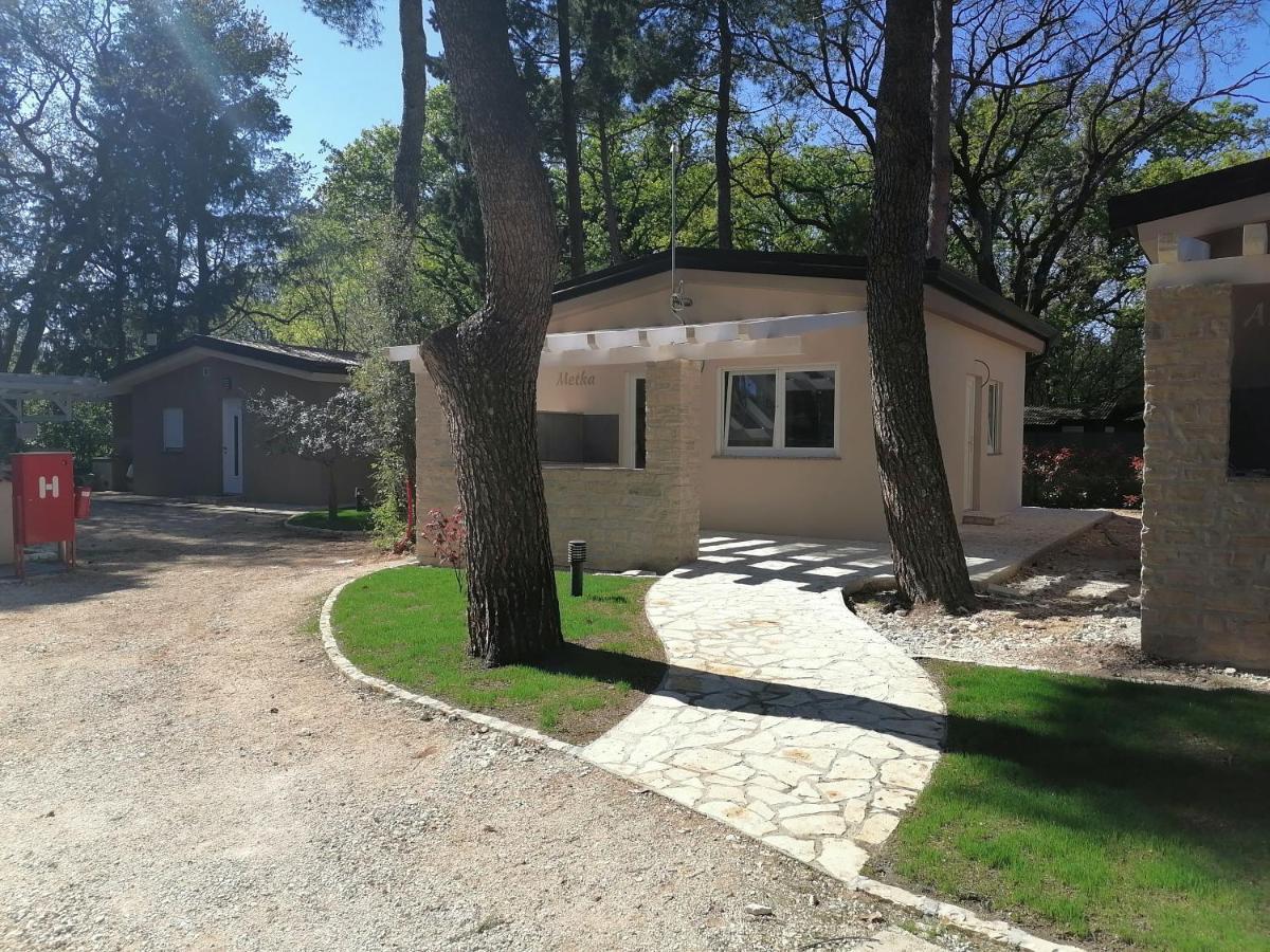 Holiday Park Mimoza Basanija Bagian luar foto