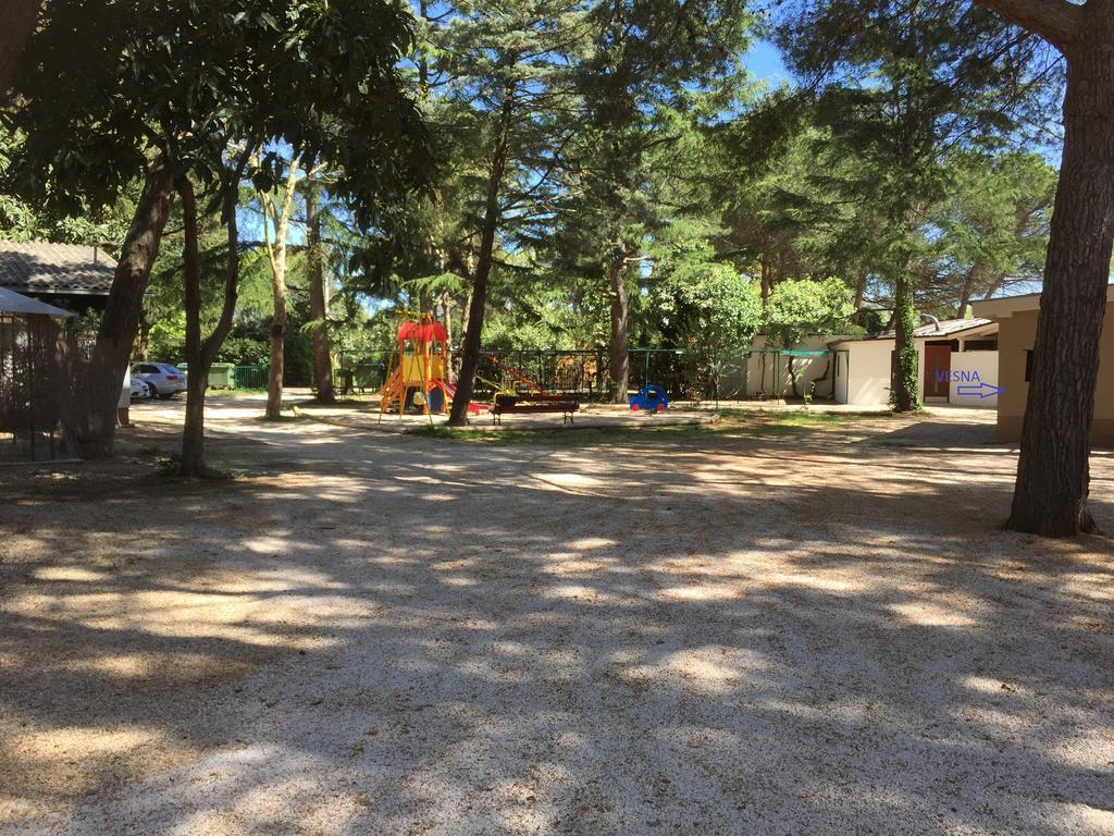 Holiday Park Mimoza Basanija Bagian luar foto