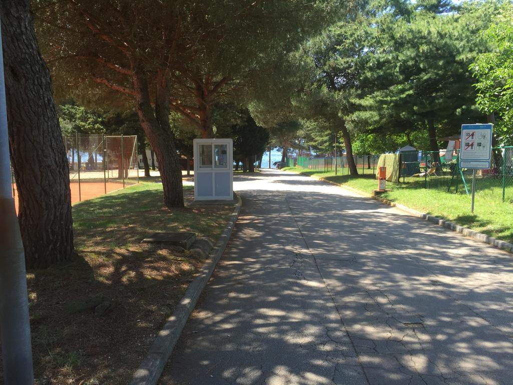 Holiday Park Mimoza Basanija Bagian luar foto