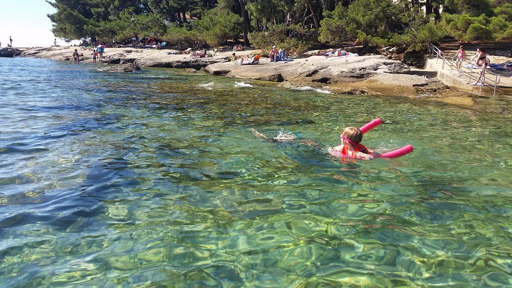 Holiday Park Mimoza Basanija Bagian luar foto
