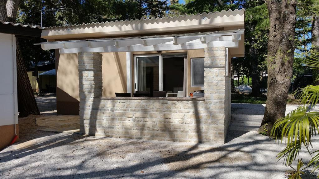 Holiday Park Mimoza Basanija Bagian luar foto