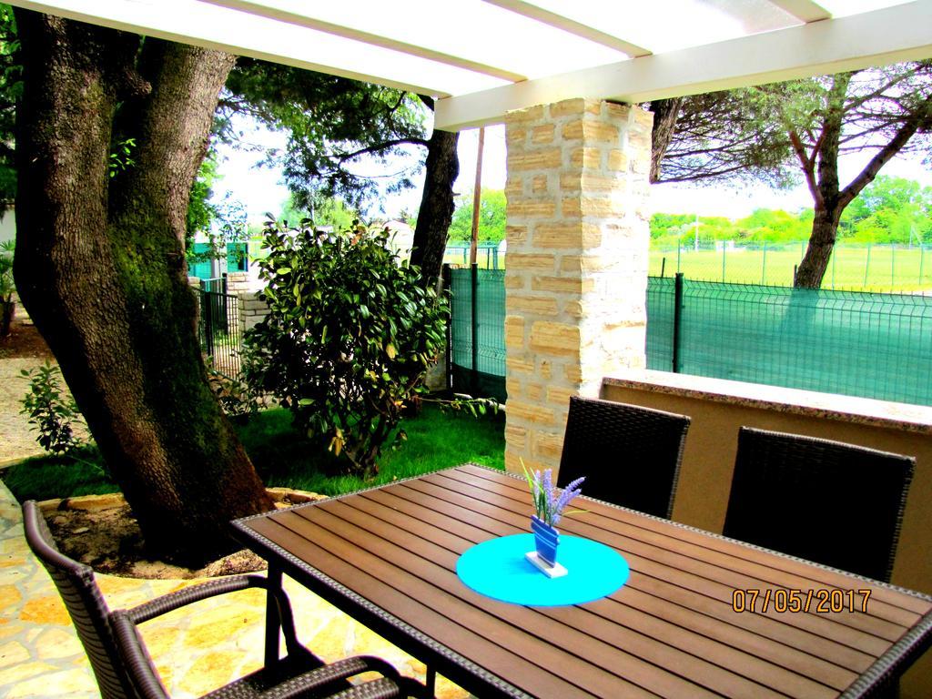 Holiday Park Mimoza Basanija Bagian luar foto