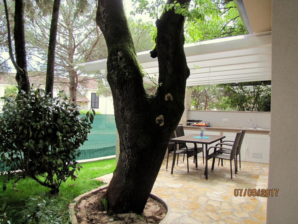 Holiday Park Mimoza Basanija Bagian luar foto